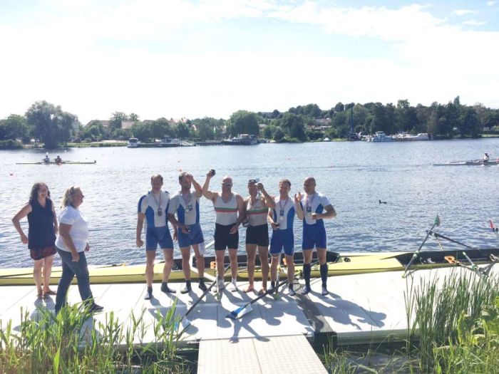 SRG-Ruderer auf dem Steg beim Masters-Championat in Werder 2017